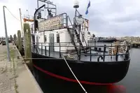 Ọkọ̀ ọpọlọpọ̀ ènìyàn fún tà