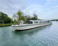 Ọkọ̀ ọpọlọpọ̀ ènìyàn fún tà