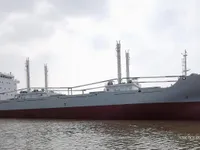 Ọkọ̀ tí wọn fi maa ń gbé ohun èlò tí ó ní ìdáná fún tà