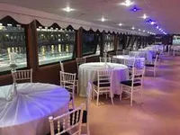 Ọkọ̀ ọpọlọpọ̀ ènìyàn fún tà