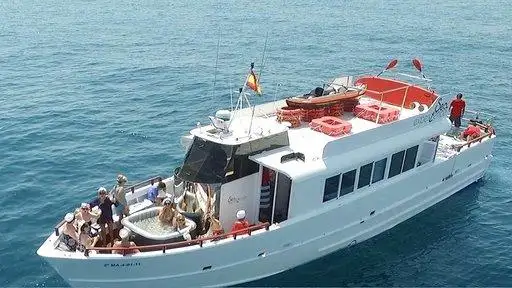 Ọkọ̀ ọpọlọpọ̀ ènìyàn fún tà
