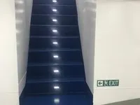 Ọkọ̀ ọpọlọpọ̀ ènìyàn fún tà