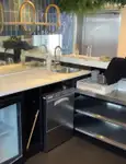 Ọkọ̀ ojú omi ìrìn-àjò tí ó mú àwọn ọkọ̀ fún tà