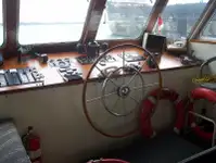 Ọkọ̀ ọpọlọpọ̀ ènìyàn fún tà