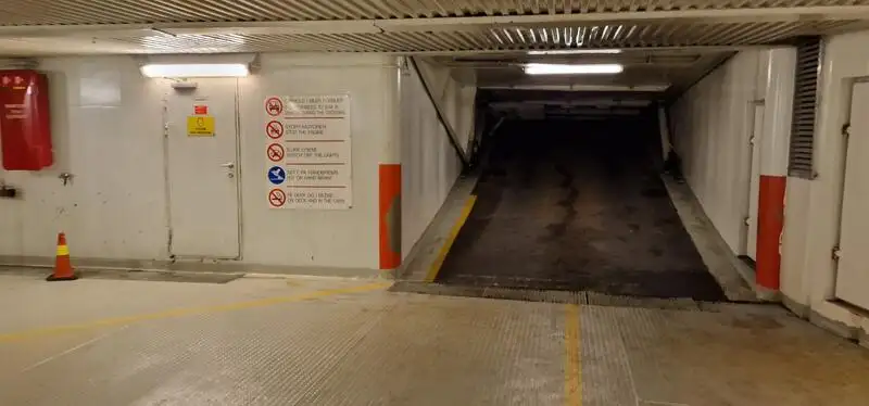Ọkọ̀ tí ó mú epo fún tà