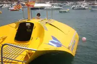 Ọkọ̀ ọpọlọpọ̀ ènìyàn fún tà