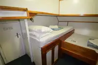 Ọkọ̀ ojú omi kékeré fún tà