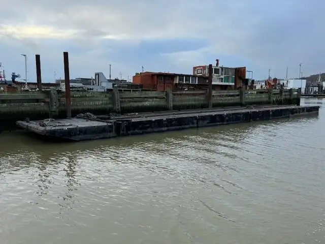 Pontoon fún tà