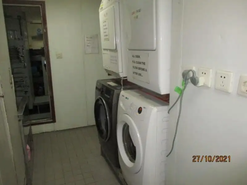 Ọkọ̀ tí wọn fi maa ń gbé ohun èlò tí ó ní ìdáná fún tà