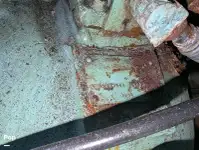 Ọkọ̀ ojú omi ìrìn-àjò tí ó mú àwọn ọkọ̀ fún tà