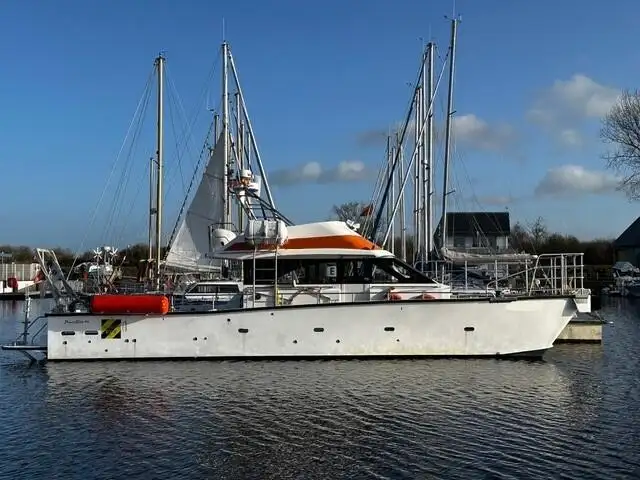 Catamaran fún tà