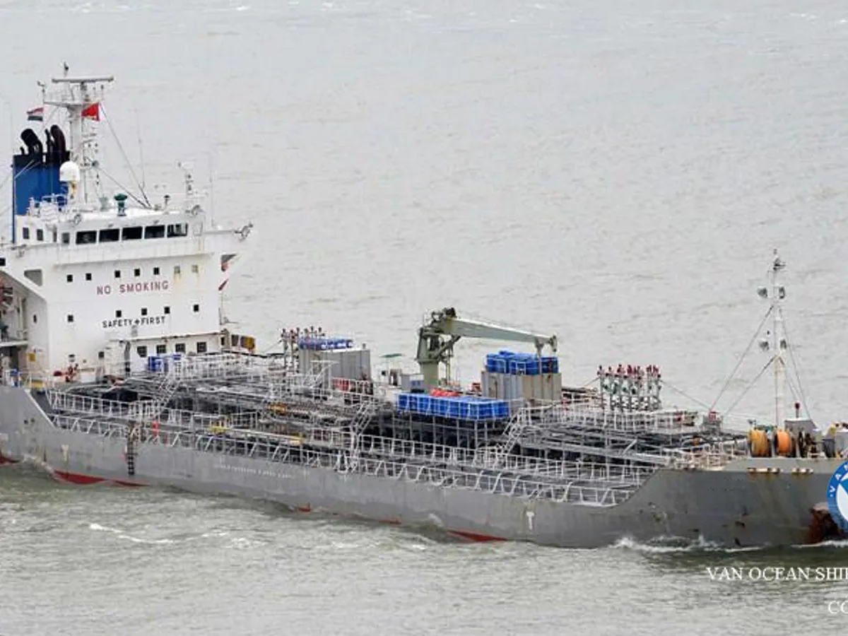 Ọkọ̀ tí ó mú epo / kemikali fún tà