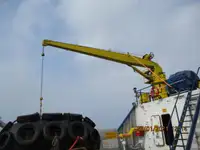 Ọkọ̀ tí wọn fi maa ń gbé ohun èlò tí ó ní ìdáná fún tà