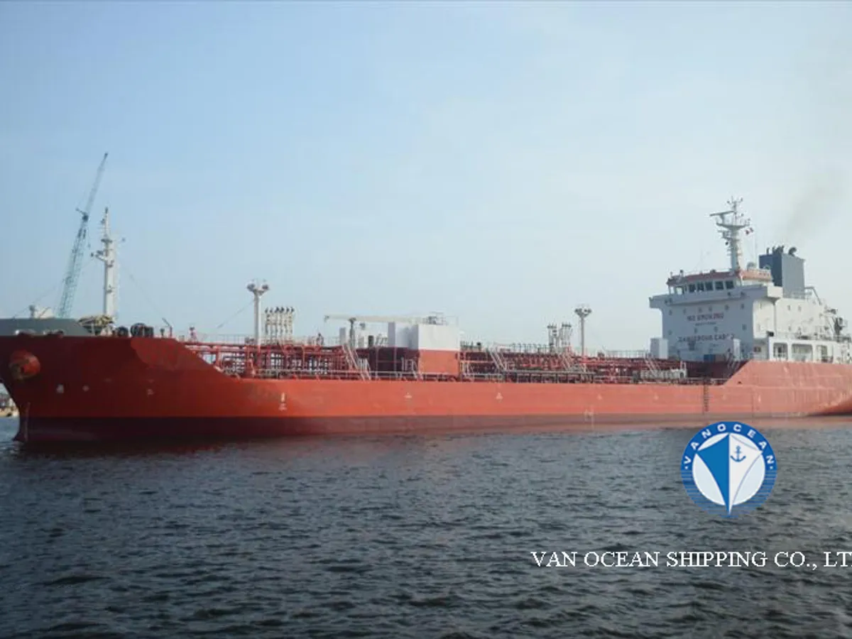 Ọkọ̀ tí ó mú epo / kemikali fún tà