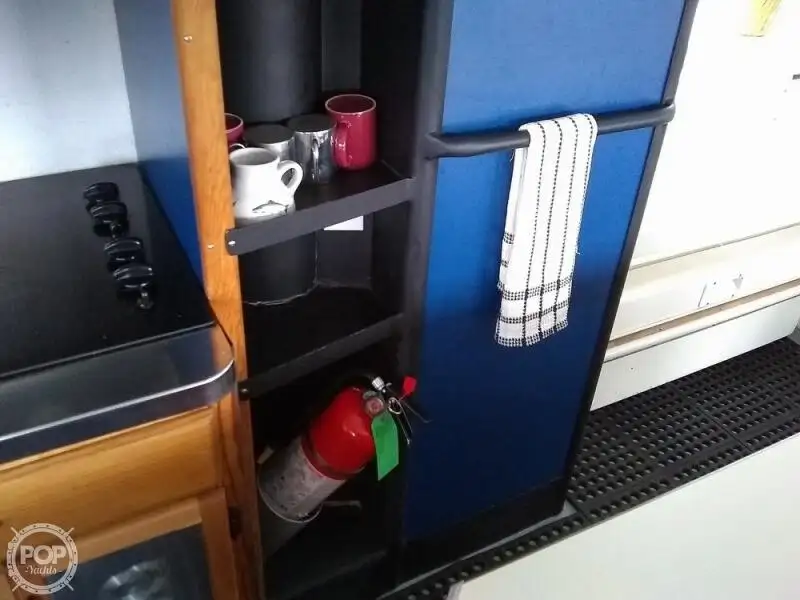 Ọkọ̀ ojú omi kékeré fún tà