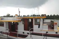 Ọkọ̀ ojú omi ìrìn-àjò fún tà