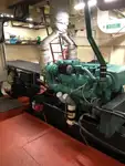 Ọkọ̀ ojú omi tí ó mú ìdọ̀tí fún tà