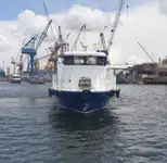 Ọkọ̀ ọpọlọpọ̀ ènìyàn fún tà