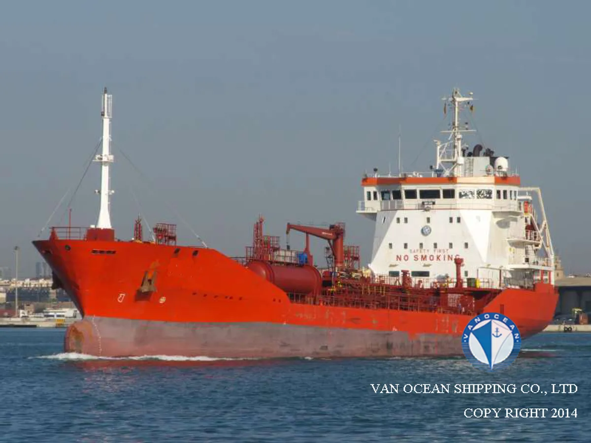 Ọkọ̀ tí ó mú epo / kemikali fún tà