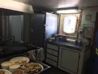 Ọkọ̀ tí wọn fi maa ń gbé ohun èlò tí ó ní ìdáná fún tà