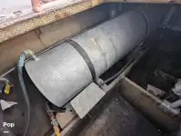 Ọkọ̀ ojú omi ìrìn-àjò tí ó mú àwọn ọkọ̀ fún tà