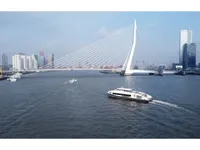Ọkọ̀ ọpọlọpọ̀ ènìyàn fún tà