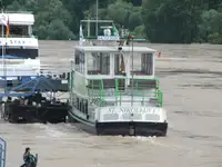 Ọkọ̀ ojú omi ìrìn-àjò fún tà