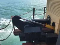 Ọkọ̀ ojú omi tí ó mú ìdọ̀tí fún tà
