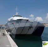 Ọkọ̀ ọpọlọpọ̀ ènìyàn fún tà