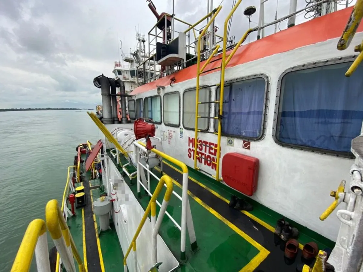 Anchor Handling Tug Supply (AHTS) fún tà