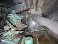 Ọkọ̀ ojú omi ìrìn-àjò tí ó mú àwọn ọkọ̀ fún tà