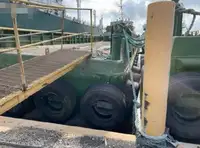 Ọkọ̀ ọpọlọpọ̀ ènìyàn fún tà