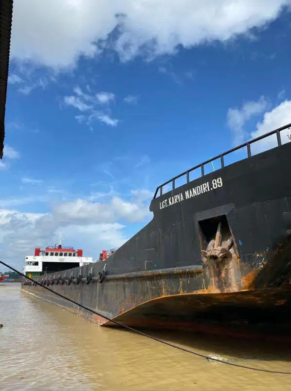 Ọkọ omi Landing, Tank fún tà