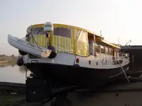 Ọkọ̀ ojú omi ìrìn-àjò fún tà