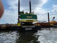 Ọkọ̀ ojú omi tí ó mú ìdọ̀tí fún tà