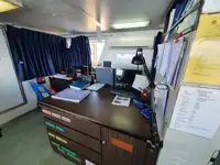 Ọkọ̀ tí wọn fi maa ń gbé ohun èlò tí ó ní ìdáná fún tà
