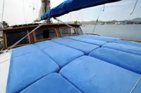 Ọkọ̀ ọpọlọpọ̀ ènìyàn fún tà