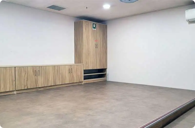 Ọkọ̀ tí wọn fi maa ń gbé ohun èlò tí ó ní ìdáná fún tà