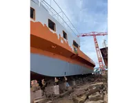 Ọkọ̀ ọpọlọpọ̀ ènìyàn fún tà