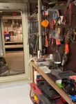 Ọkọ̀ ojú omi ìrìn-àjò tí ó mú àwọn ọkọ̀ fún tà