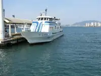 Ọkọ̀ ọpọlọpọ̀ ènìyàn fún tà