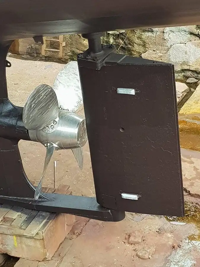 Ọkọ̀ ojú omi tí ó mú àwọn ìkọ́kọ̀ fún tà