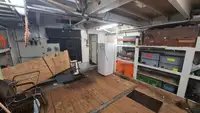 Ọkọ omi ti o mu ọja fún tà