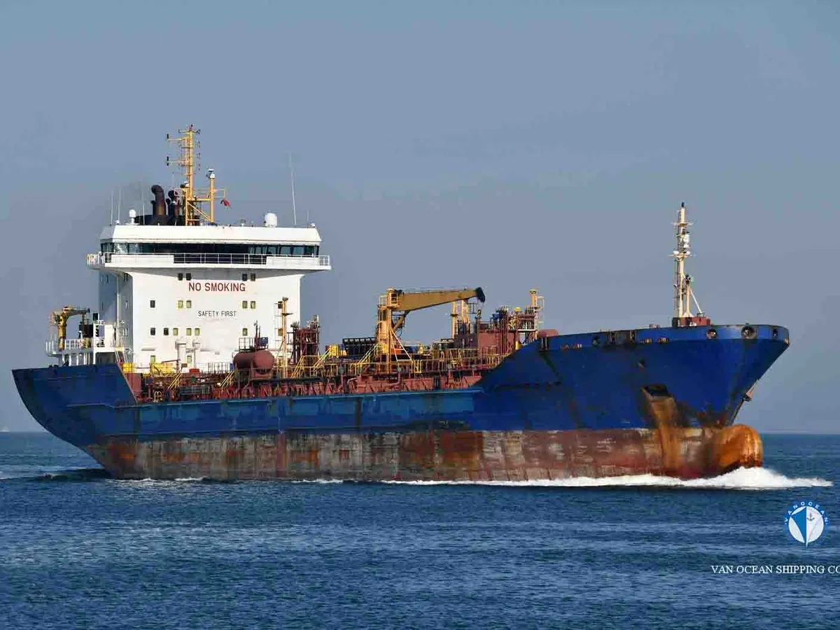Ọkọ̀ tí ó mú epo / kemikali fún tà