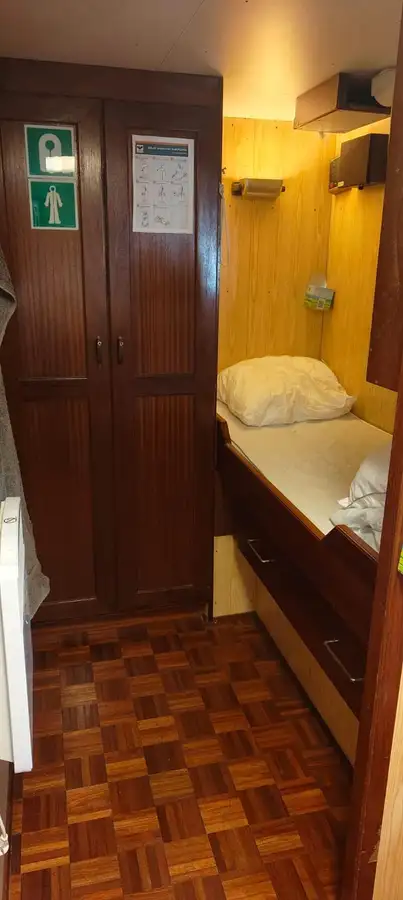 Ọkọ omi ti o mu ọja fún tà