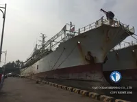 Ọkọ̀ tí ó mú ẹja squid fún tà