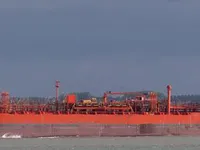 Ọkọ̀ tí ó mú epo / kemikali fún tà