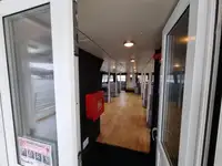 Ọkọ̀ ọpọlọpọ̀ ènìyàn fún tà