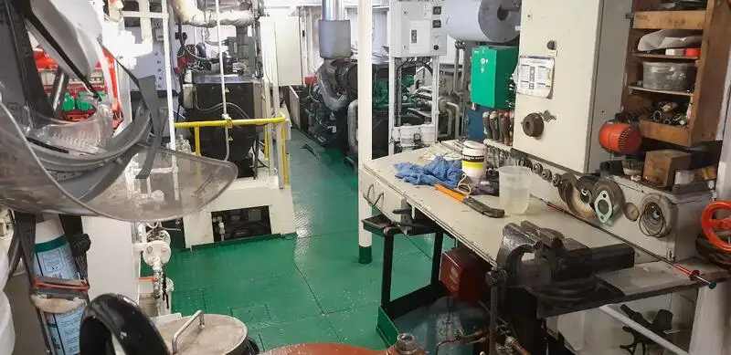 Ọkọ̀ ojú omi tí ó mú ìdọ̀tí fún tà