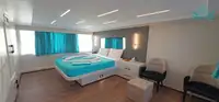 Ọkọ̀ ojú omi ìrìn-àjò fún tà